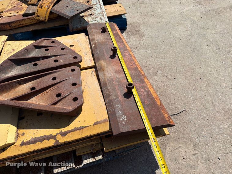 image for item MZ9976 (3) pallets of scraper attachments