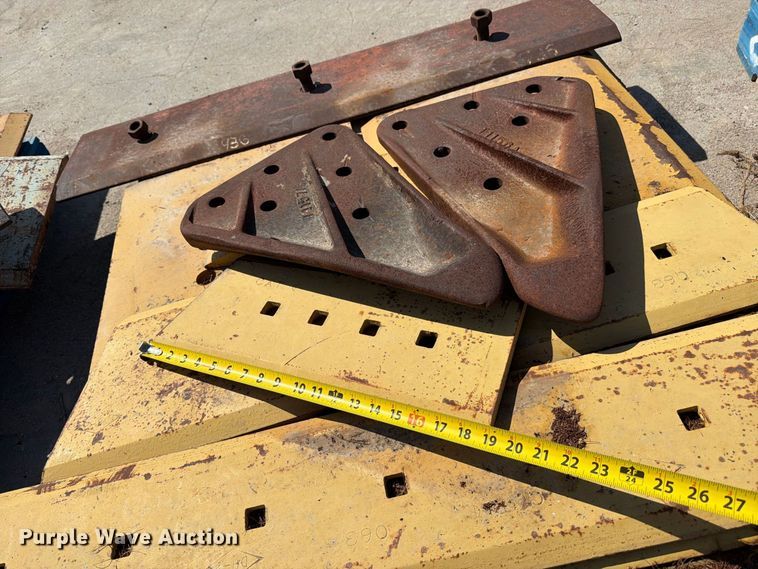 image for item MZ9976 (3) pallets of scraper attachments