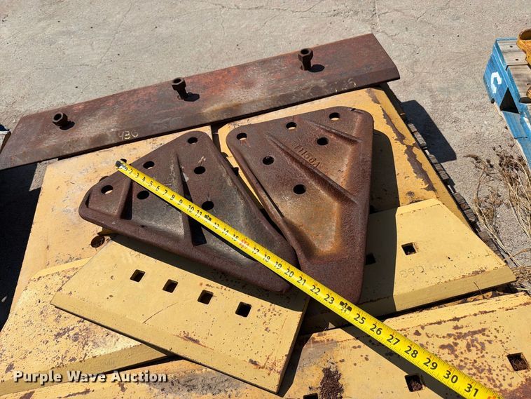 image for item MZ9976 (3) pallets of scraper attachments