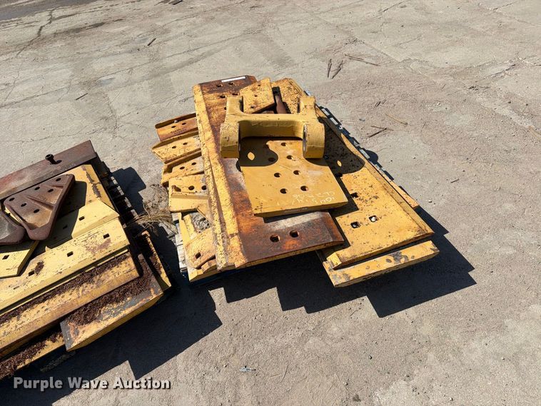 image for item MZ9976 (3) pallets of scraper attachments