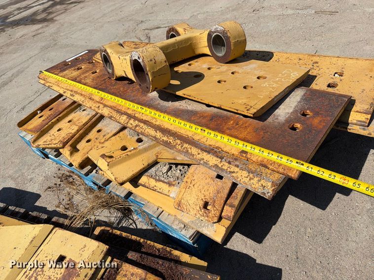 image for item MZ9976 (3) pallets of scraper attachments