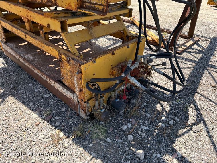 image for item MZ9984 Bid-Well 4800 paver