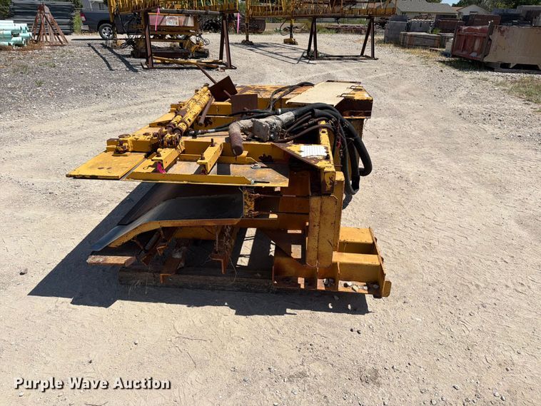 image for item MZ9985 Gomaco MCI8564-21 slip form concrete barrier assembly
