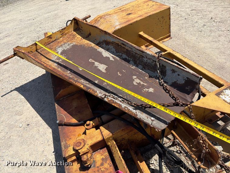 image for item MZ9985 Gomaco MCI8564-21 slip form concrete barrier assembly