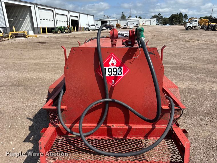 image for item NM9929 2015 Lamar fuel trailer