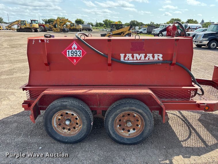 image for item NM9929 2015 Lamar fuel trailer