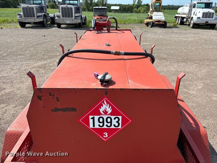 image for item NM9929 2015 Lamar fuel trailer