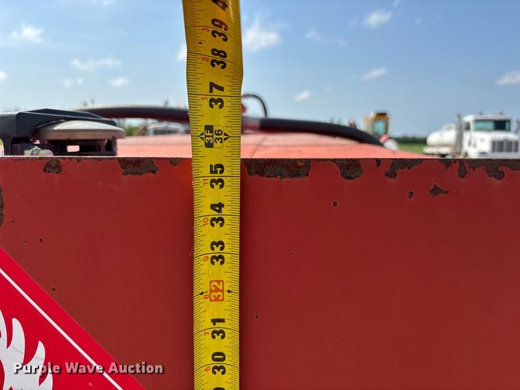image for item NM9929 2015 Lamar fuel trailer
