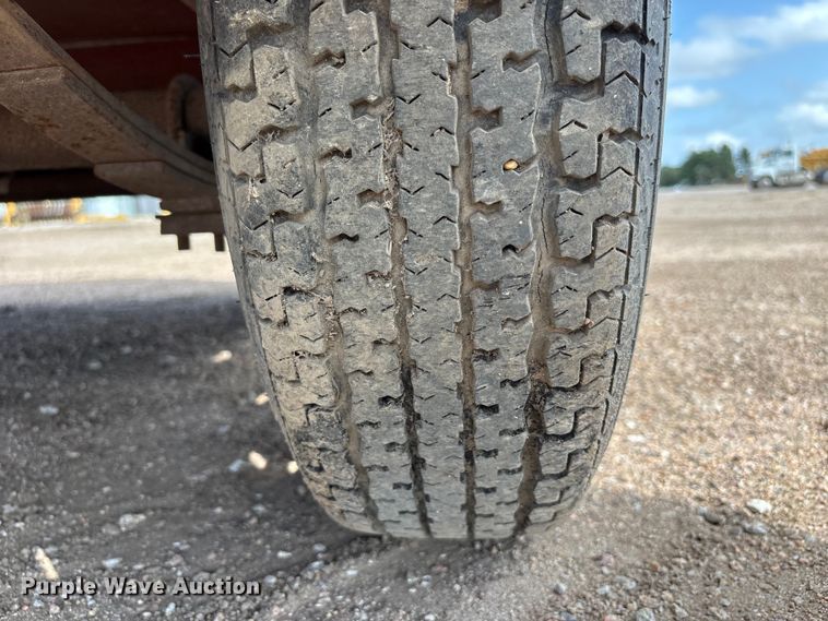 image for item NM9929 2015 Lamar fuel trailer