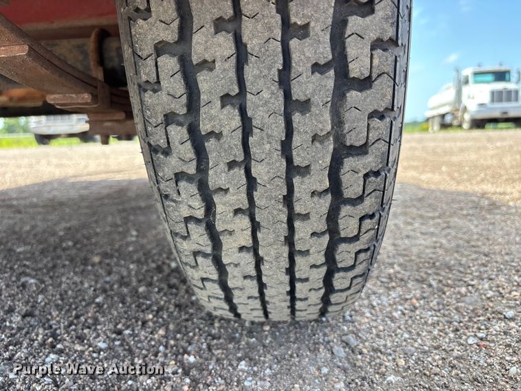 image for item NM9929 2015 Lamar fuel trailer