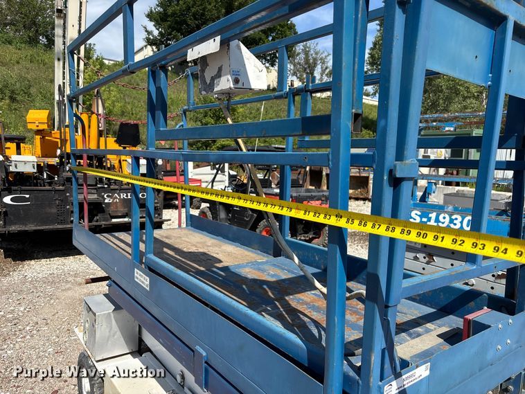 image for item NM9952 Marklift J19EP scissor lift