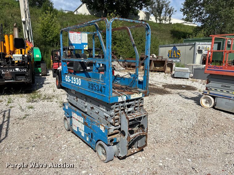 image for item NM9953 Genie GS-1930 scissor lift