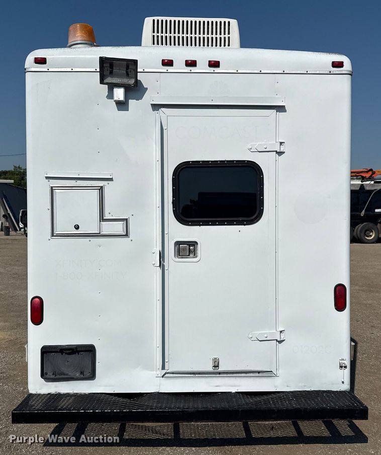 image for item NU9627 1999 Wells Cargo CW122-CS fiber optic splicing trailer