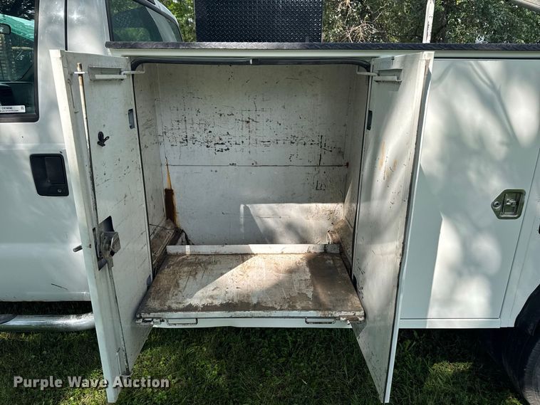 image for item OE9696 2003 Ford F450 Super Duty utility / service truck