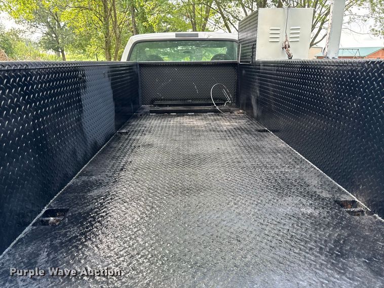 image for item OE9696 2003 Ford F450 Super Duty utility / service truck