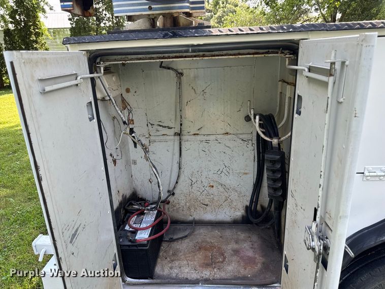 image for item OE9696 2003 Ford F450 Super Duty utility / service truck