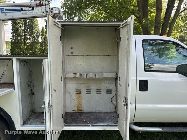 image for item OE9696 2003 Ford F450 Super Duty utility / service truck