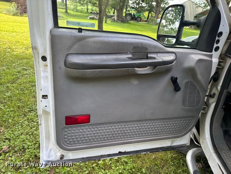 image for item OE9696 2003 Ford F450 Super Duty utility / service truck