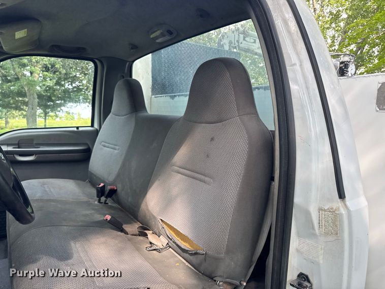 image for item OE9696 2003 Ford F450 Super Duty utility / service truck