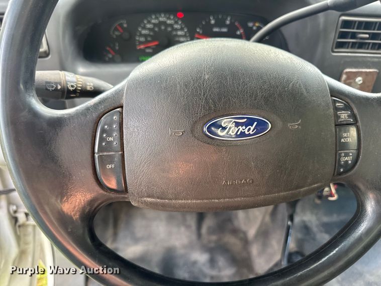 image for item OE9696 2003 Ford F450 Super Duty utility / service truck
