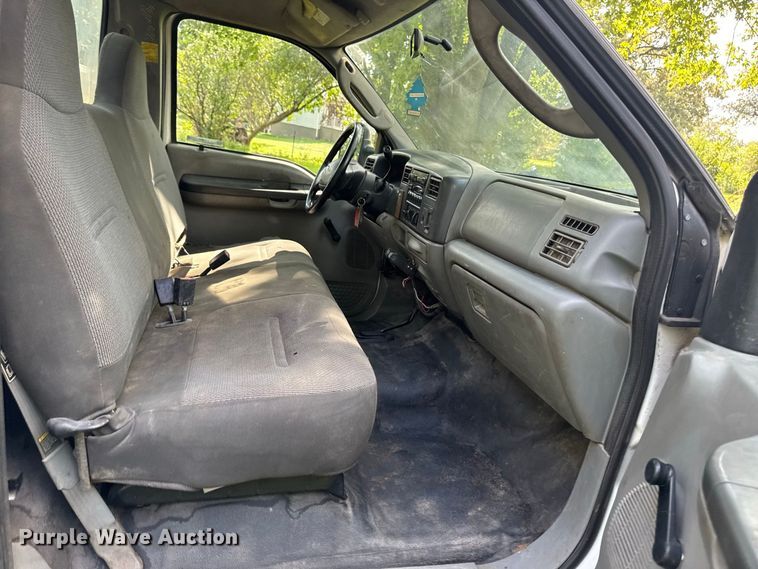 image for item OE9696 2003 Ford F450 Super Duty utility / service truck