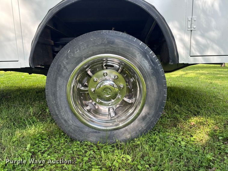 image for item OE9696 2003 Ford F450 Super Duty utility / service truck