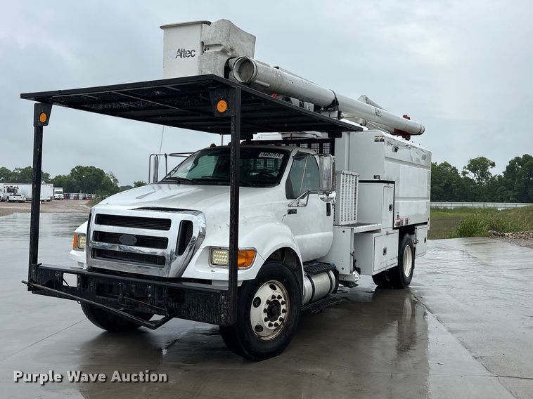 image for item YA2807 2015 Ford F750 Super Duty forestry bucket truck
