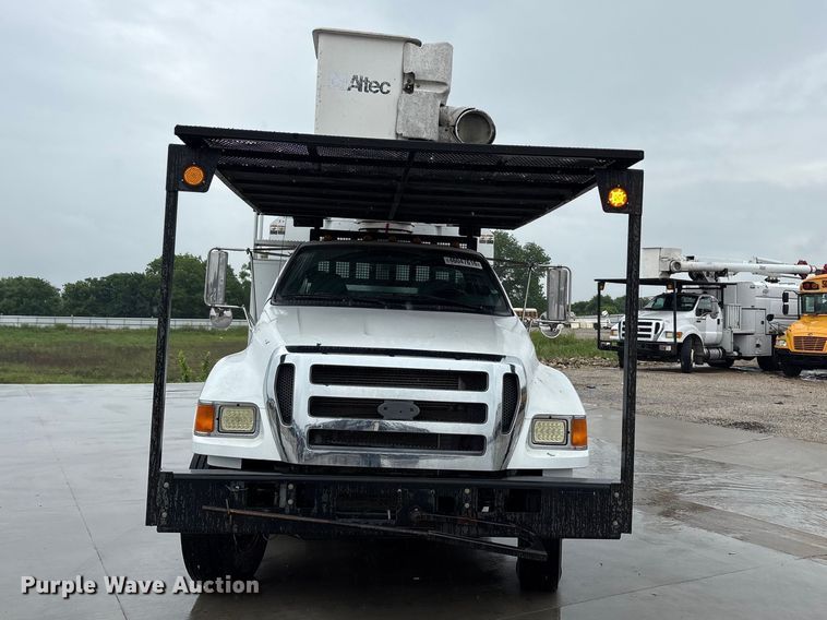 image for item YA2807 2015 Ford F750 Super Duty forestry bucket truck