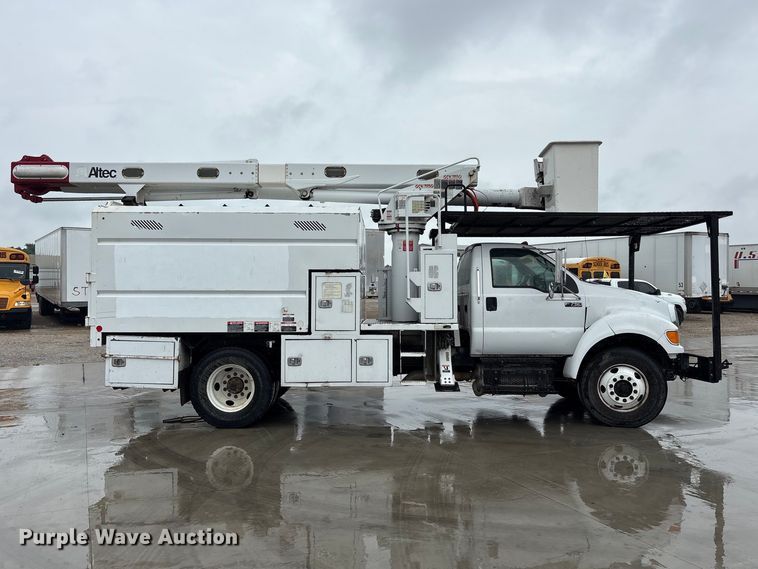 image for item YA2807 2015 Ford F750 Super Duty forestry bucket truck