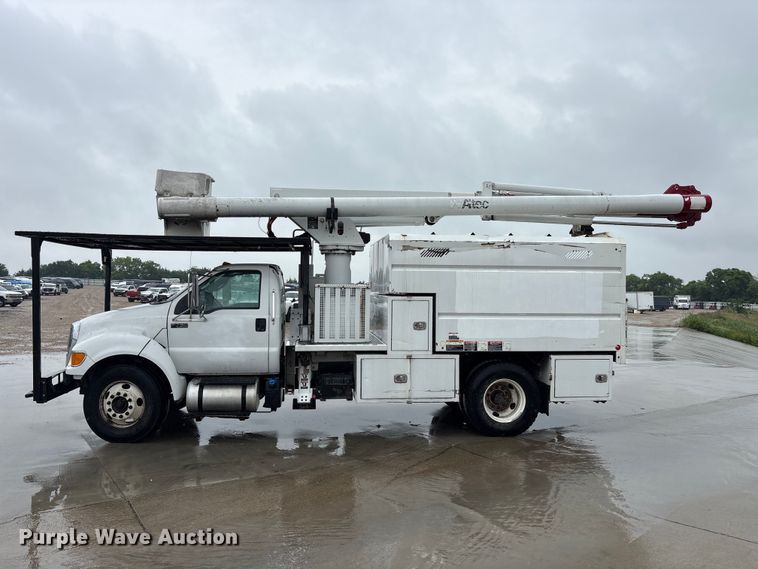 image for item YA2807 2015 Ford F750 Super Duty forestry bucket truck