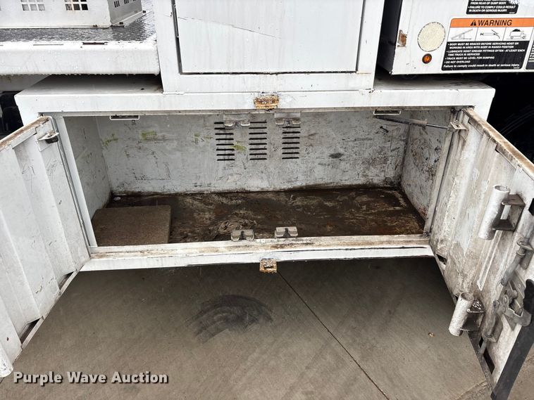 image for item YA2807 2015 Ford F750 Super Duty forestry bucket truck