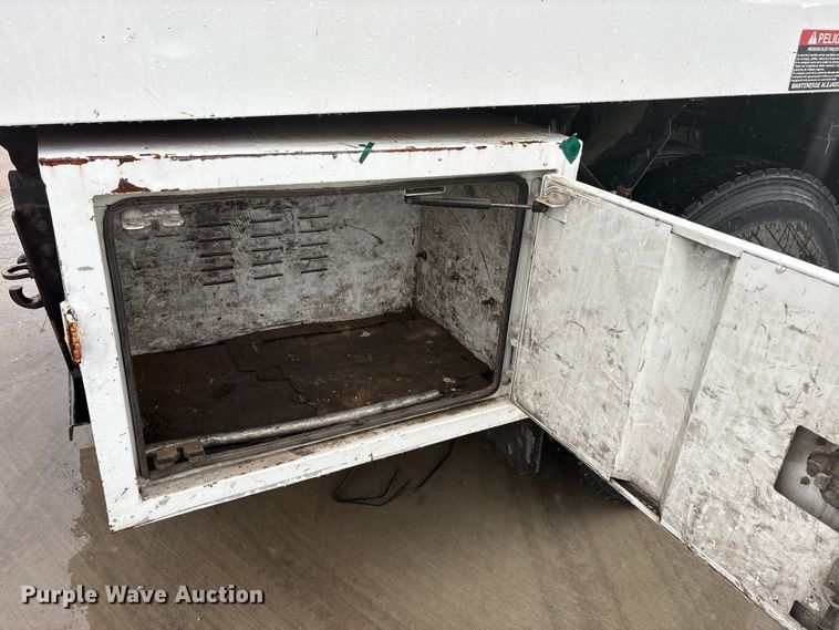 image for item YA2807 2015 Ford F750 Super Duty forestry bucket truck