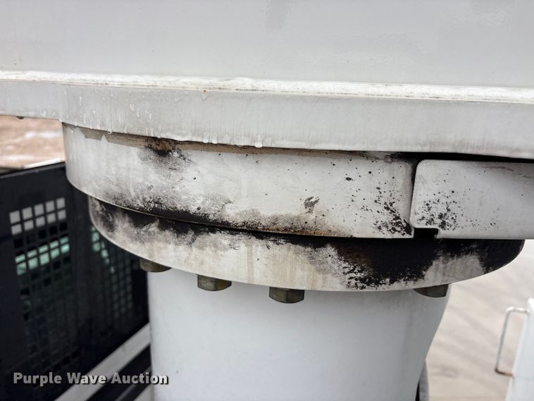 image for item YA2807 2015 Ford F750 Super Duty forestry bucket truck