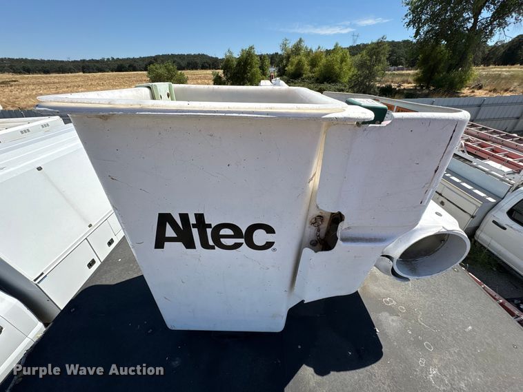 image for item YA3445 2016 Ford F750 forestry bucket truck