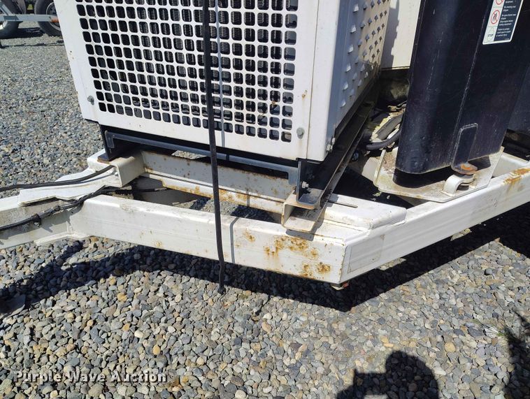 image for item YA3507 2017 Altec DC1317 wood chipper