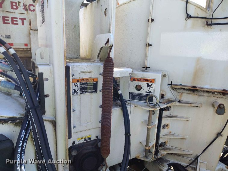 image for item YA3507 2017 Altec DC1317 wood chipper