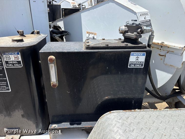 image for item YA3533 2011 Altec DC-912A wood chipper