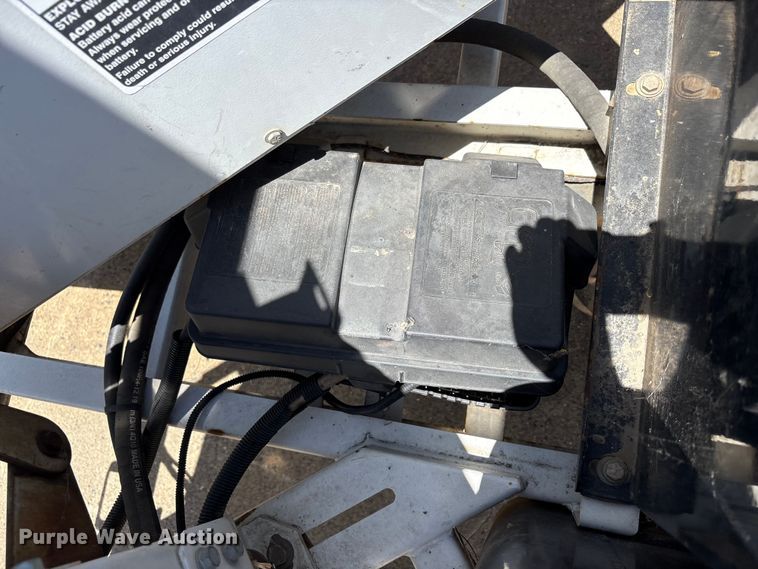 image for item YA3533 2011 Altec DC-912A wood chipper