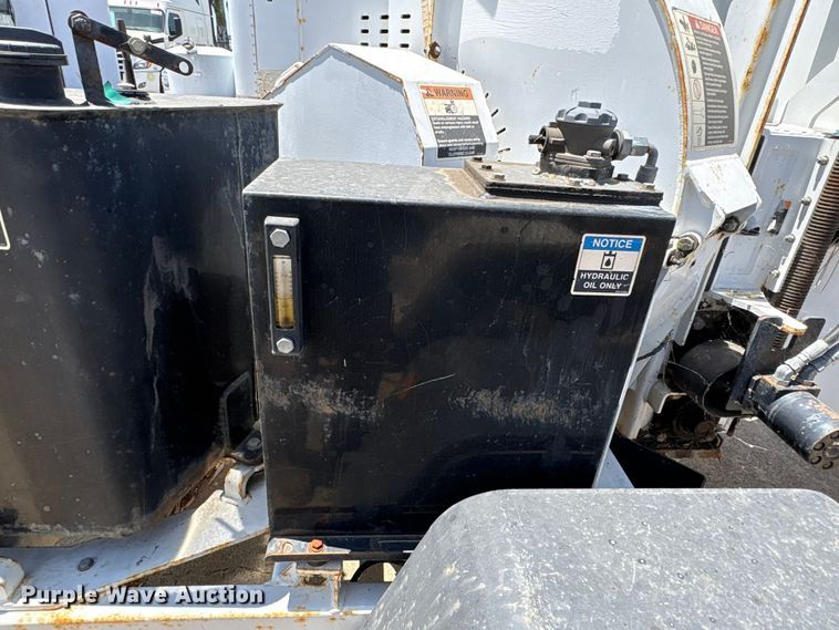 image for item YA3534 2017 Altec DC1317 wood chipper