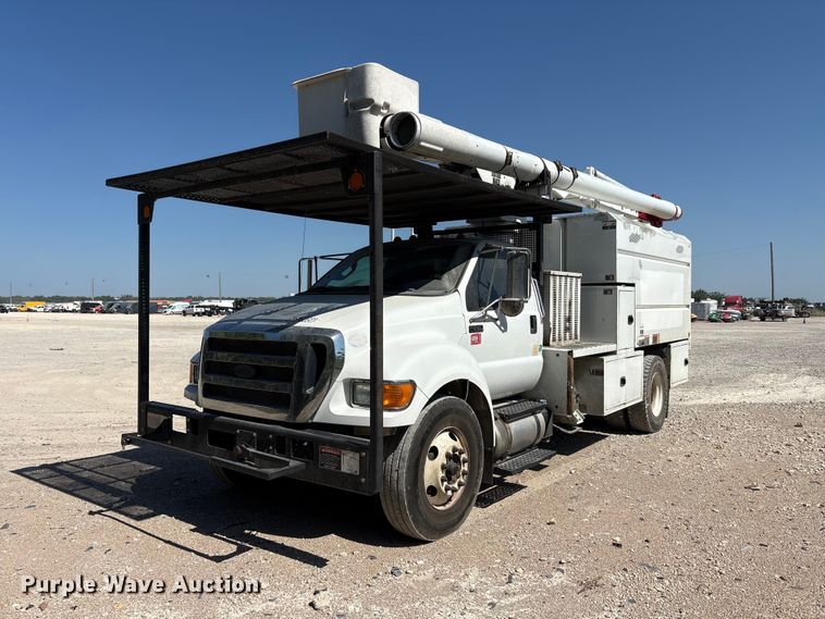 2015 Ford F750 Super Duty forestry bucket truck