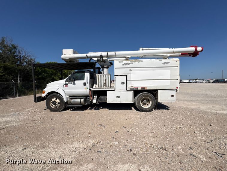 image for item YA3535 2015 Ford F750 Super Duty forestry bucket truck
