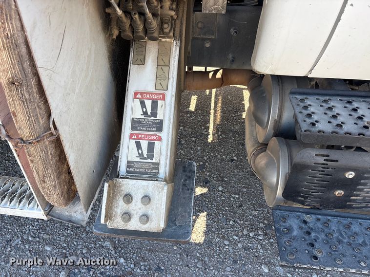 image for item YA3535 2015 Ford F750 Super Duty forestry bucket truck