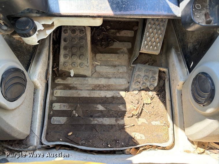 image for item YA3542 2007 Caterpillar 256C skid steer loader