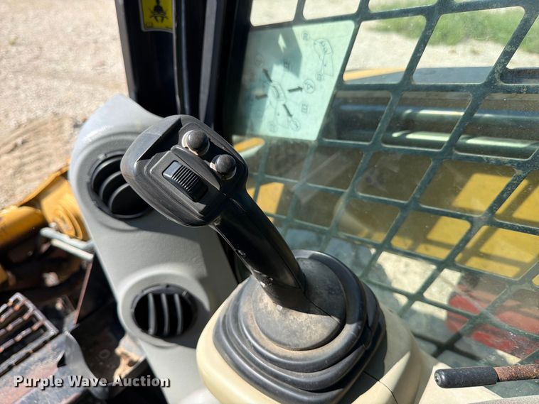 image for item YA3542 2007 Caterpillar 256C skid steer loader
