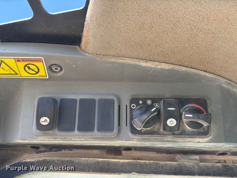 image for item YA3542 2007 Caterpillar 256C skid steer loader