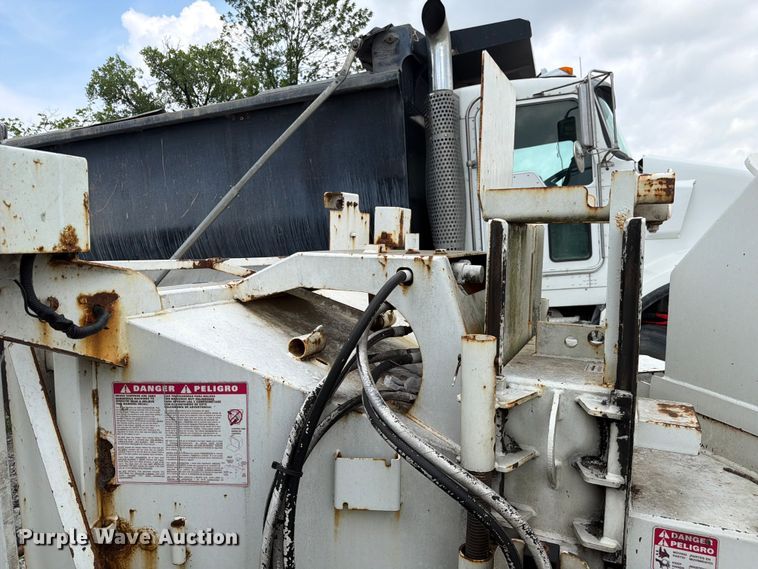 image for item YA3717 2012 Bandit  200XP wood chipper