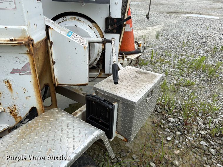 image for item YA3717 2012 Bandit  200XP wood chipper