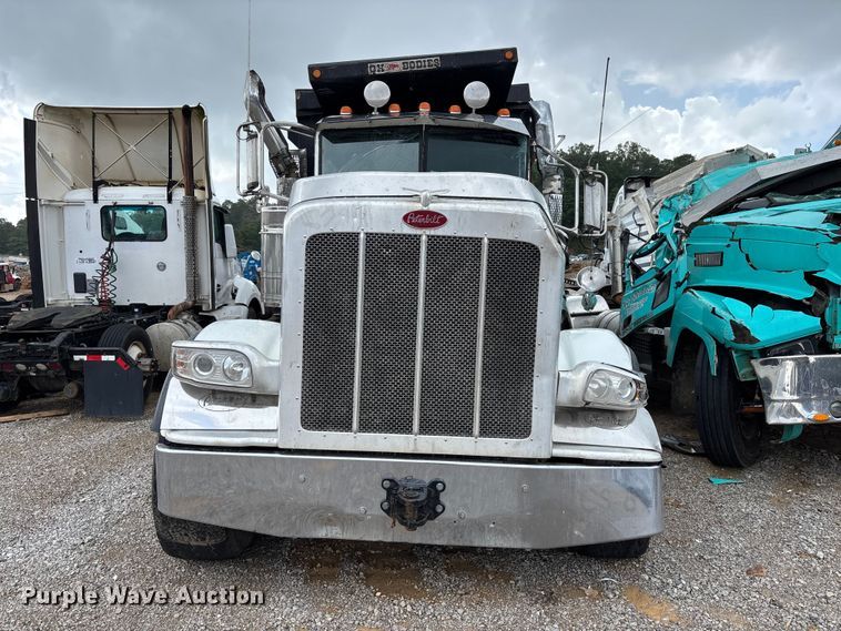 image for item YA3889 2020 Peterbilt 389 dump truck