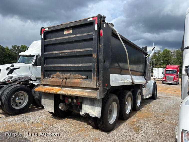 image for item YA3889 2020 Peterbilt 389 dump truck