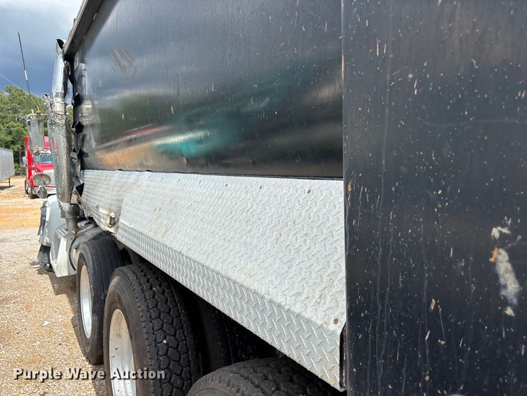 image for item YA3889 2020 Peterbilt 389 dump truck